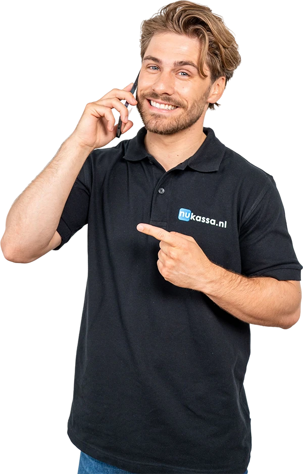 NuKassa.nl specialist aan de telefoon, klaar om u te helpen met uw kassasysteem of CashDro offerte